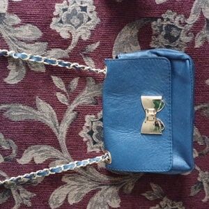 Borse in Pelle genuine leather bag blue with gold trim & chain